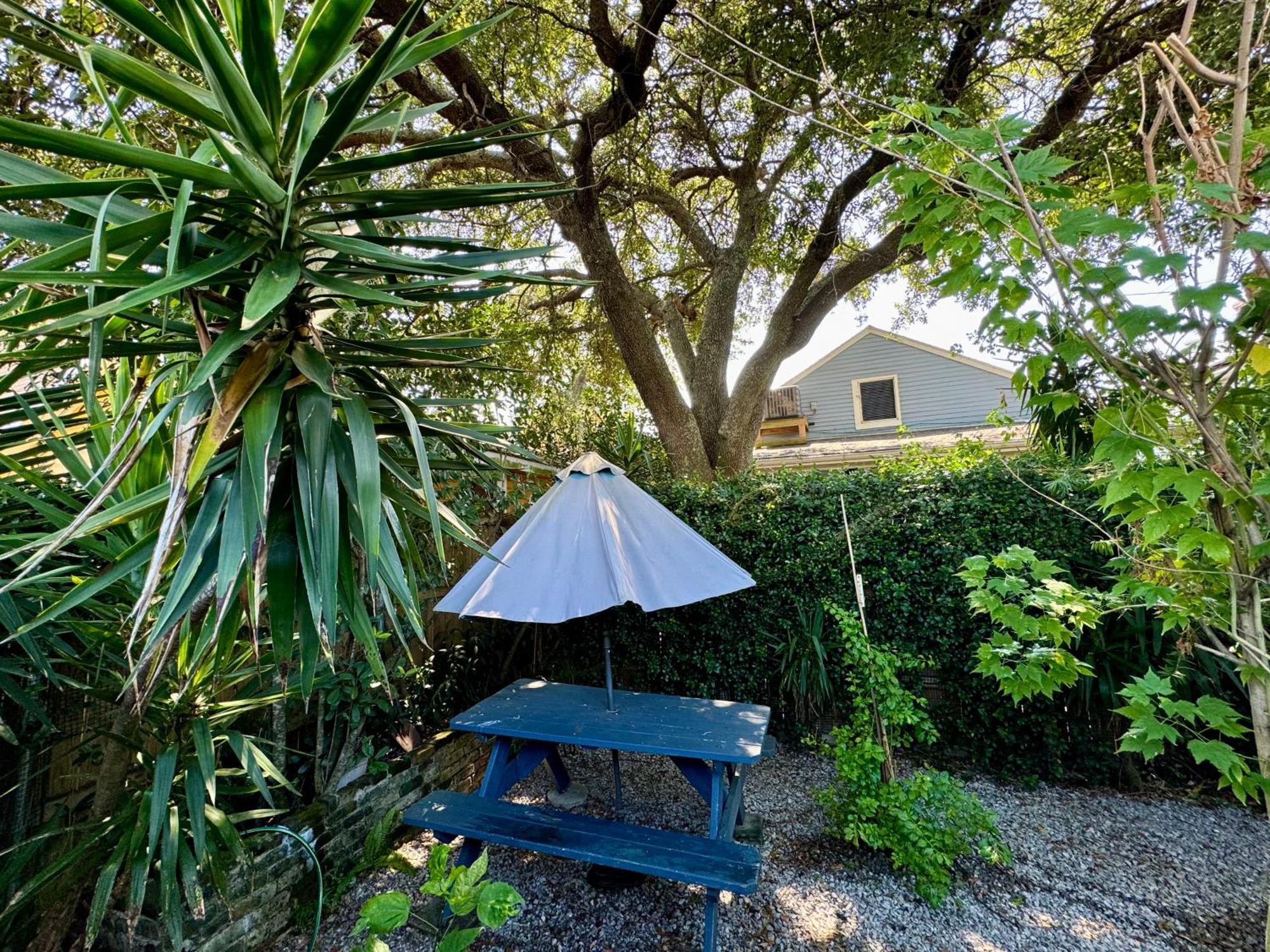 One Bedroom Apartment With Hot Tub 2 Blocks To Magazine Street New Orleans Bagian luar foto
